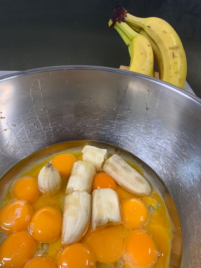滋賀の恵み: 地元の厳選された卵へのこだわり。

熟成バナナ: 甘味を最大限に引き出した完熟の状態。

静謐（せいひつ）: 静かで穏やかな世界観。

職人気質: 一切の妥協を排した製造工程。

純度: 余計な添加物を入れない素材本来の味。

呼吸: 生地の膨らみや焼き上がりのオノマトペ的表現。

手触り: シリコンミトンで型を持つ、職人の「温度感」。

余白: 忙しい日常における休息の提供。

アッパー層向け: 質を重視する顧客への訴求。

13chiffon: ブランド名とその誇り。